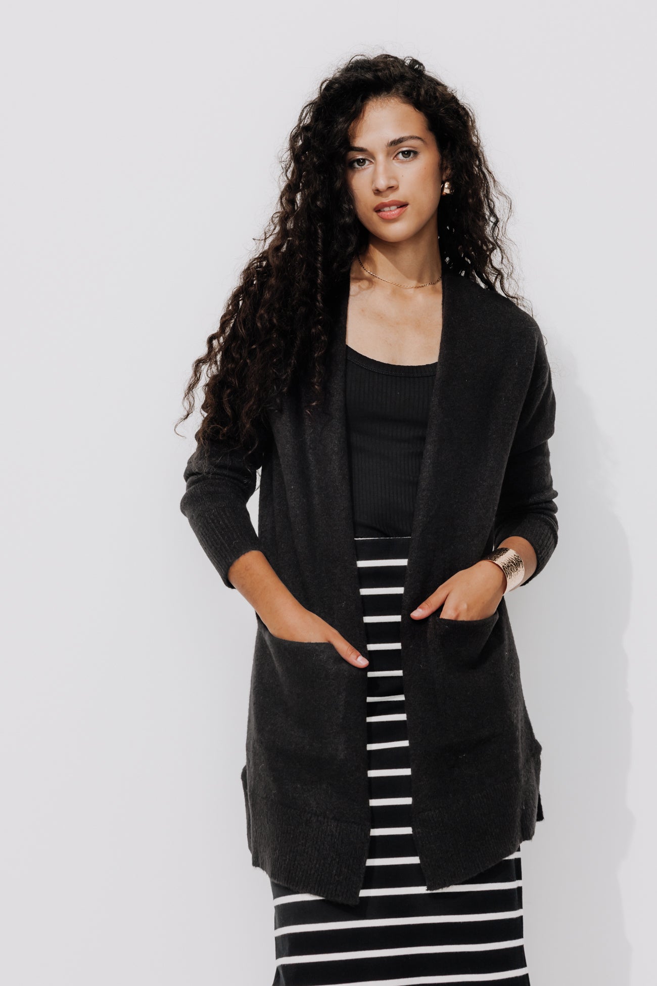 cardigan-nero-lungo-989xdq-1.jpg
